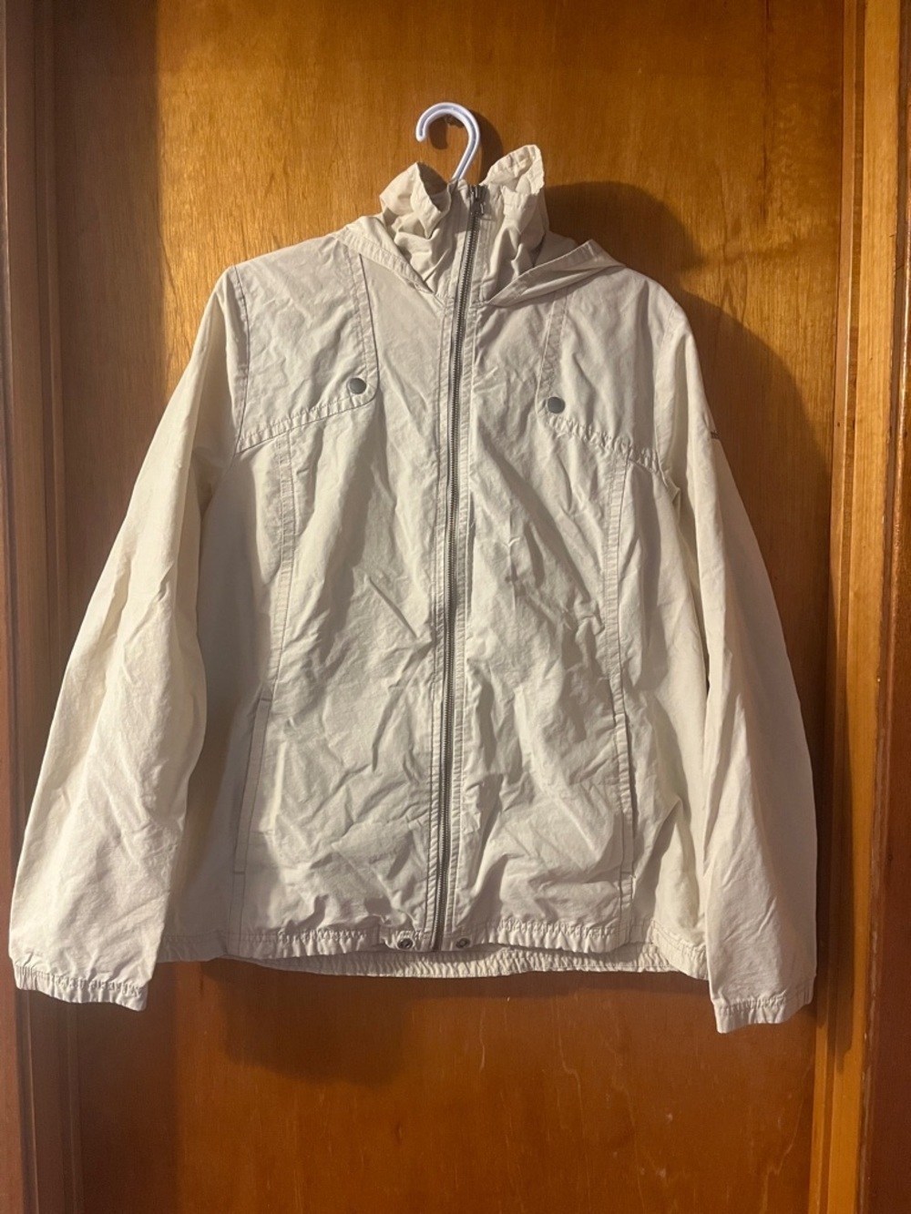 Woman’s Columbia Cream Lightweight Zip-Up Jacket XL